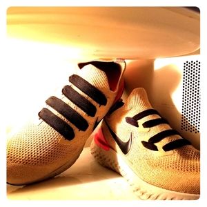 Nike Epic React Flyknit 2